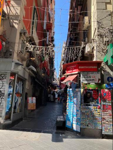 スパッカ・ナポリ