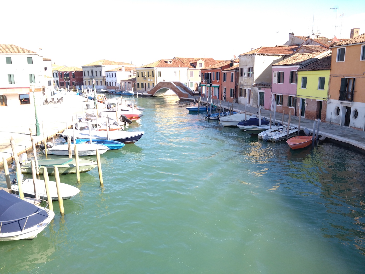 カラフルな家々が並ぶムラーノ島