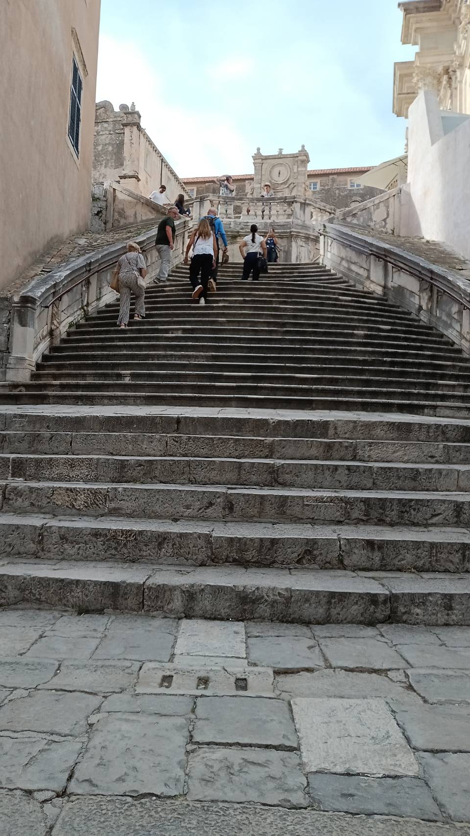 ドブロブニクは坂や階段が多かったです