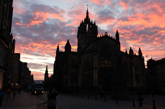 エジンバラ城とチャールズ大聖堂