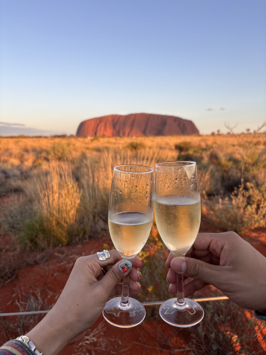 エアーズロックを見ながら乾杯