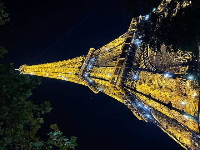 夜のエッフェル塔