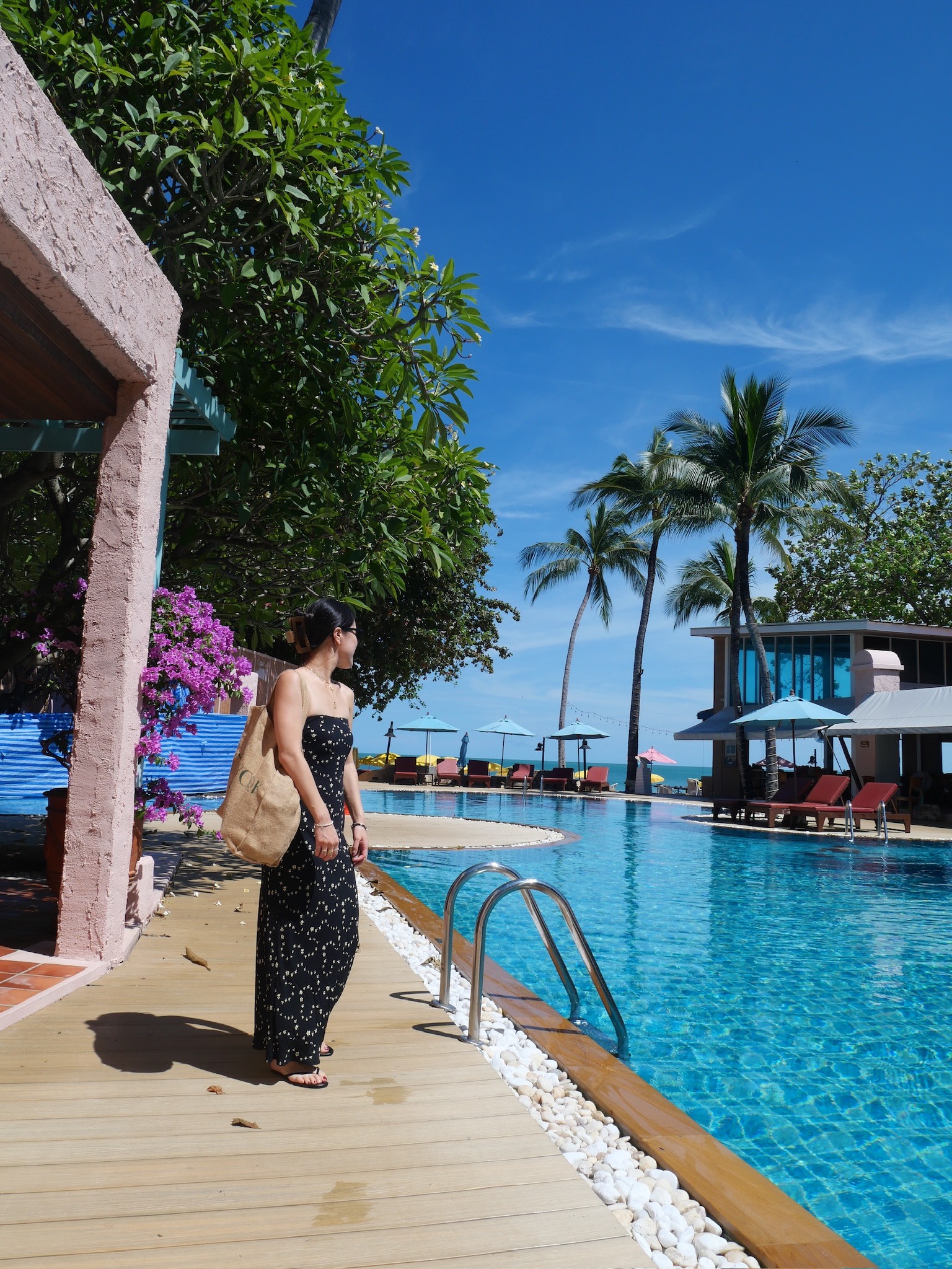 ホテルのプール