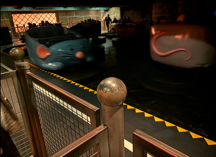 『レミーのおいしいレストラン』をテーマにした4Dライド