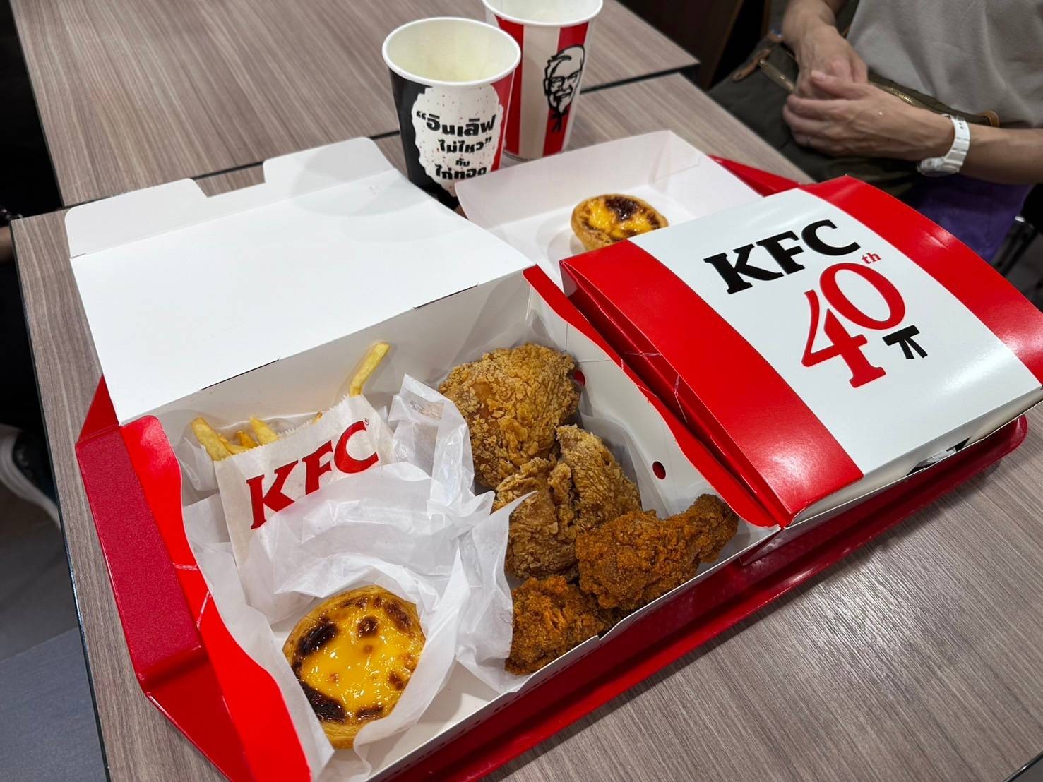 KFCには日本のメニューにはないエッグタルトが