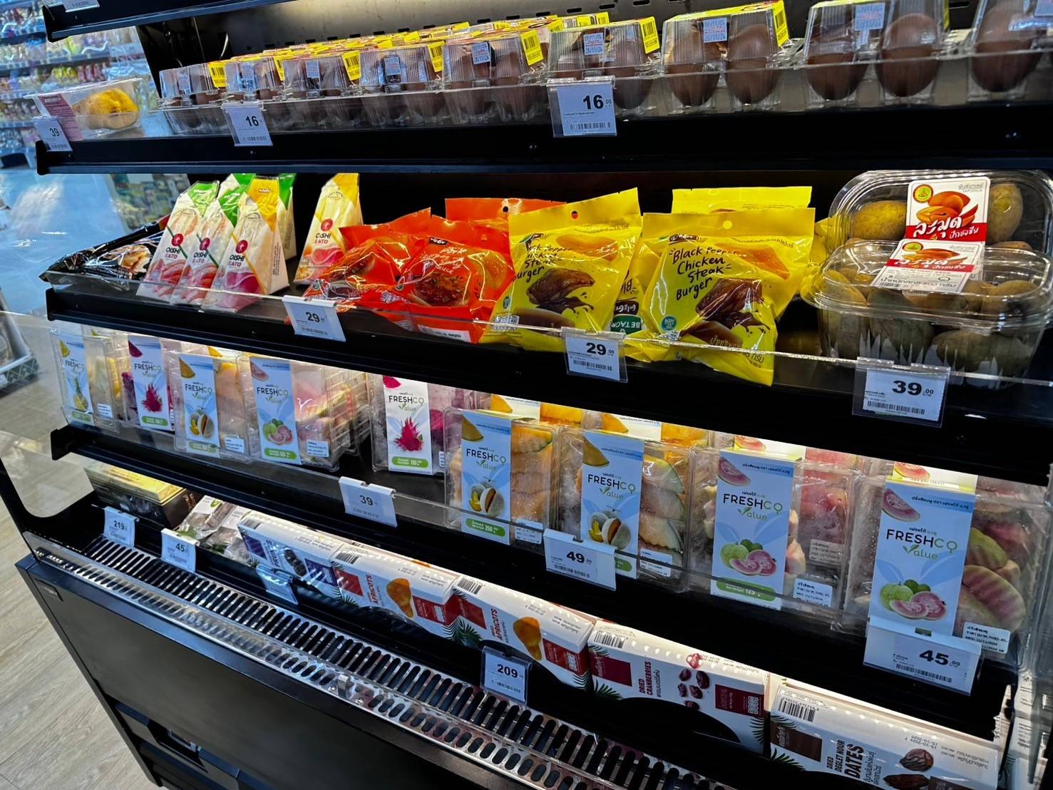 様々なカットフルーツがありました