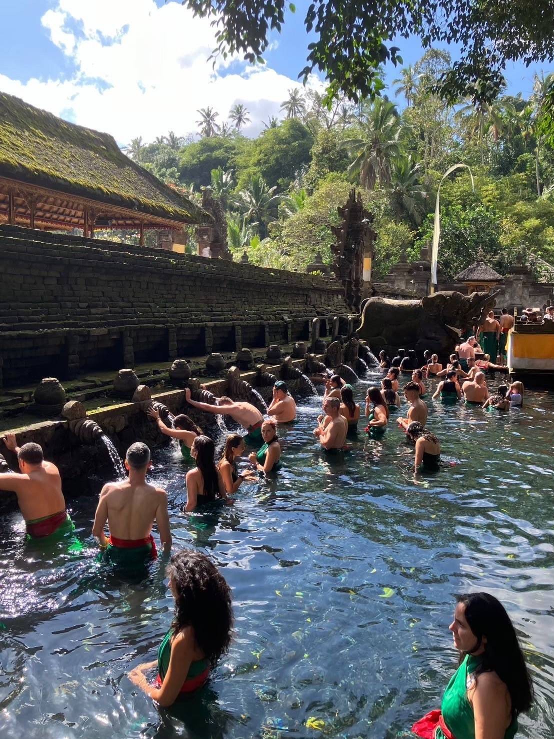 ティルタエンプル寺院