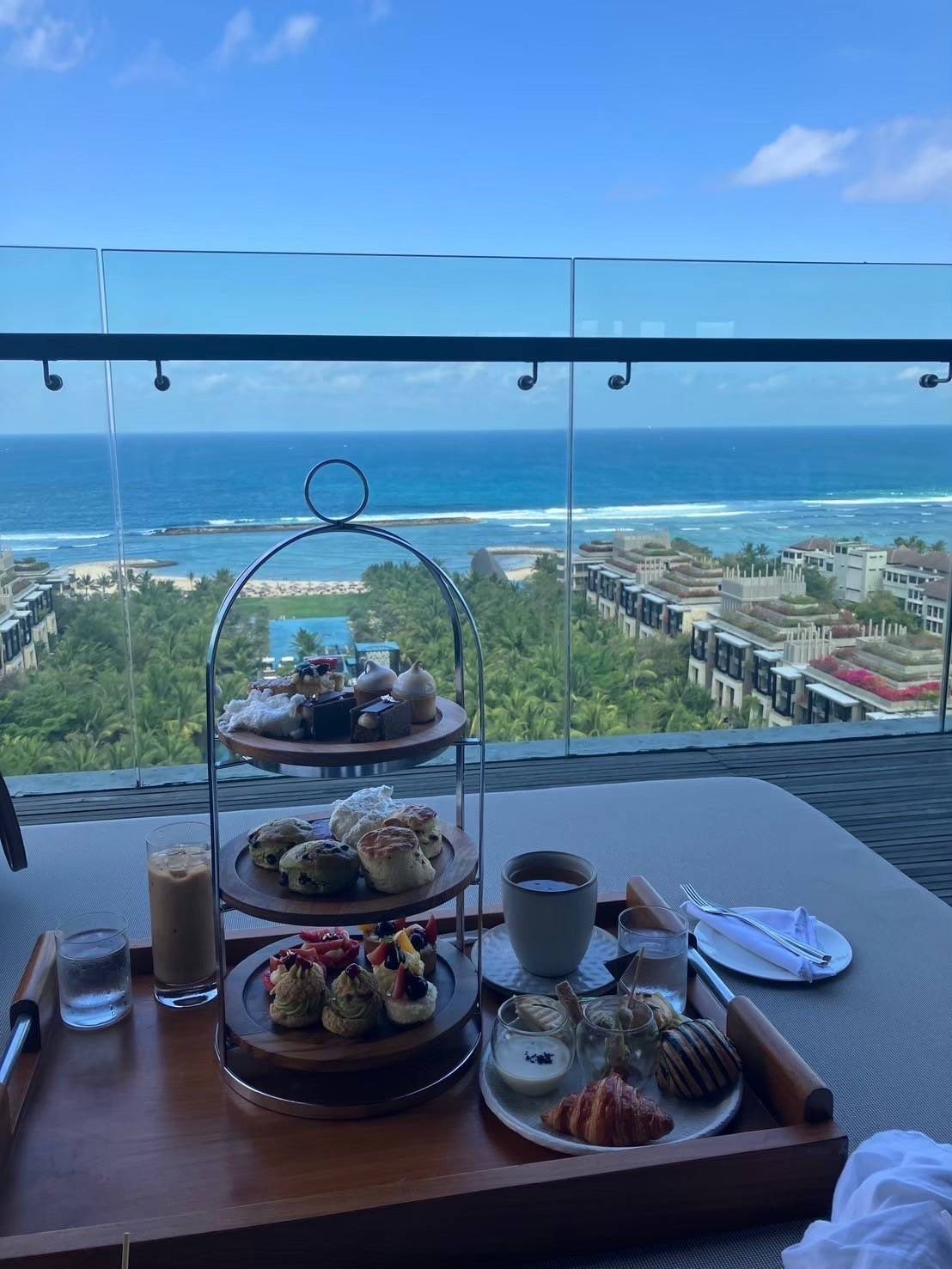 特等席でアフタヌーンティー