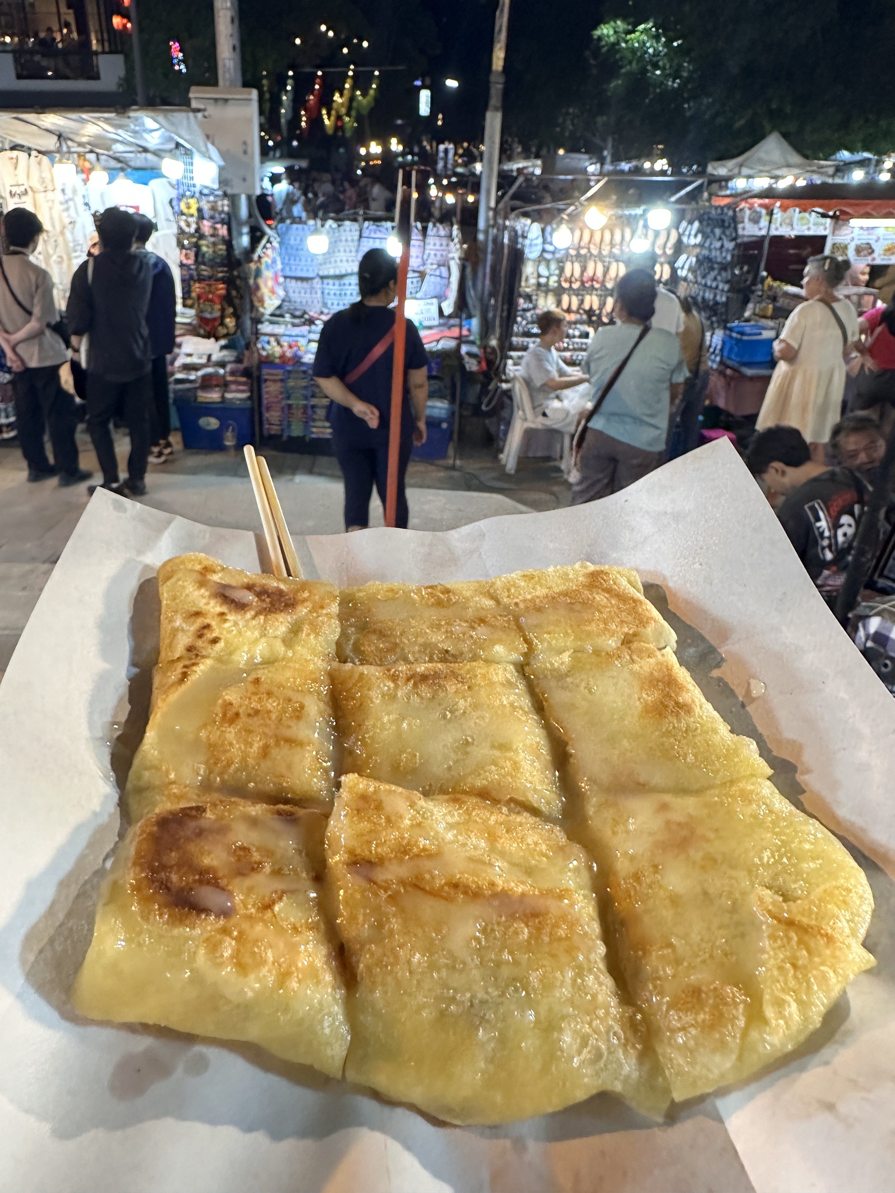 ナイトバザールの屋台で食べたタイクレープ「ロティ」