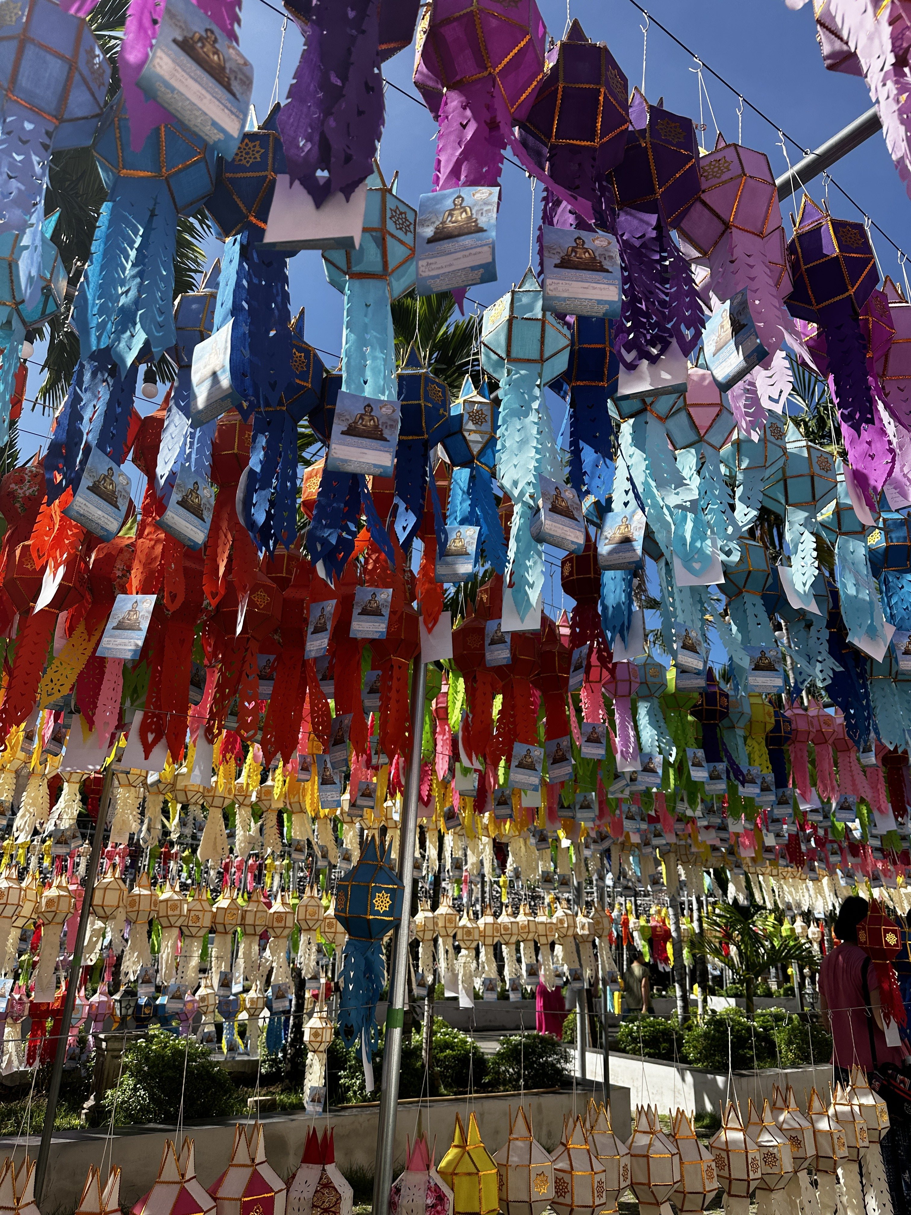 色とりどりのランタン