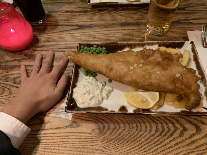 ビッグサイズのフィッシュ&チップス