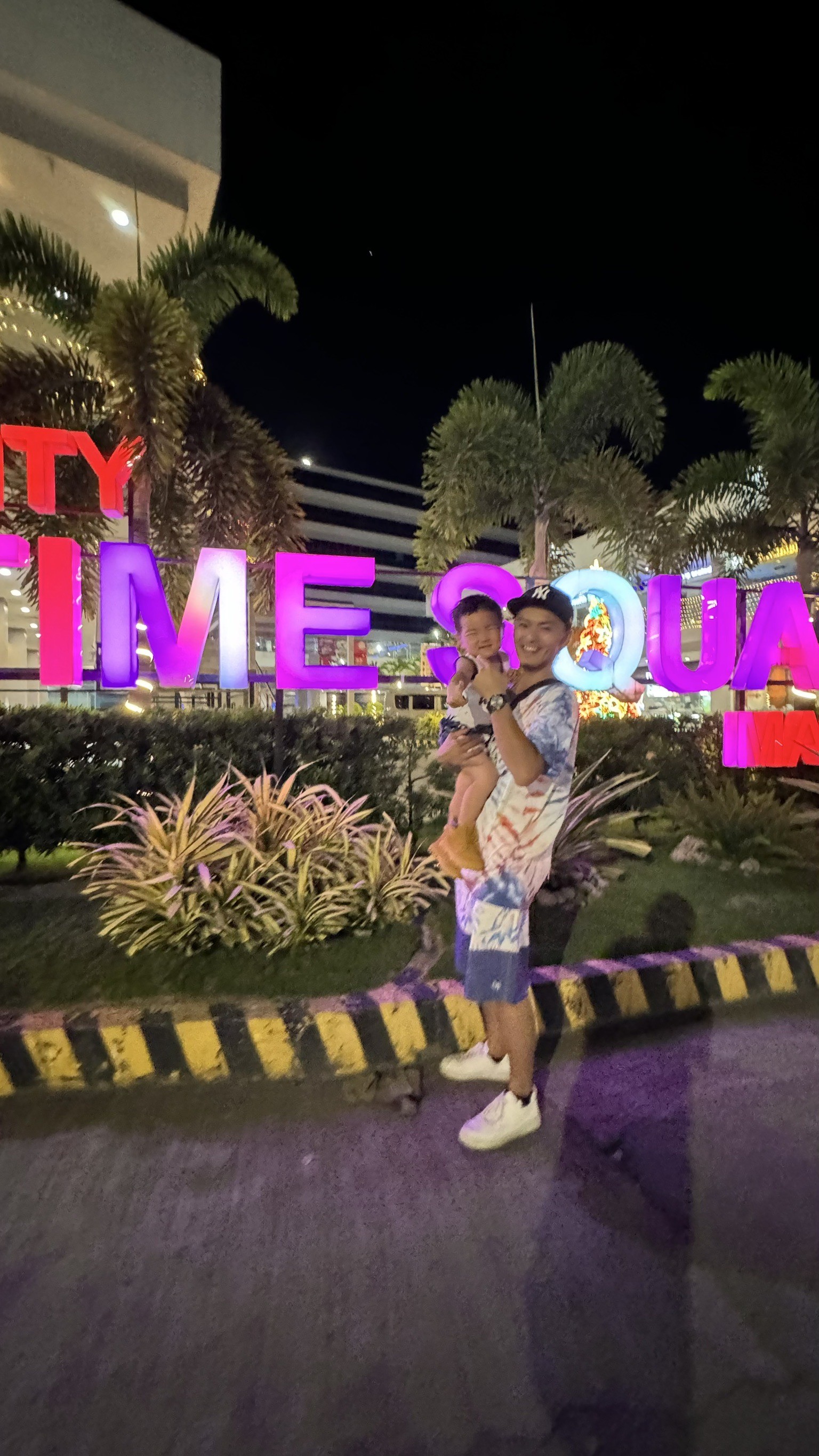 夜も賑やかな雰囲気