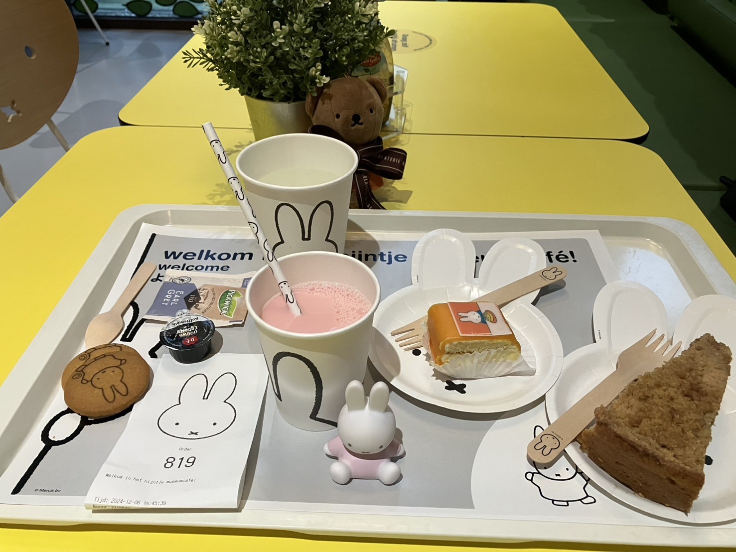 ミッフィーミュージアムのカフェ　ミッフィー尽くし！