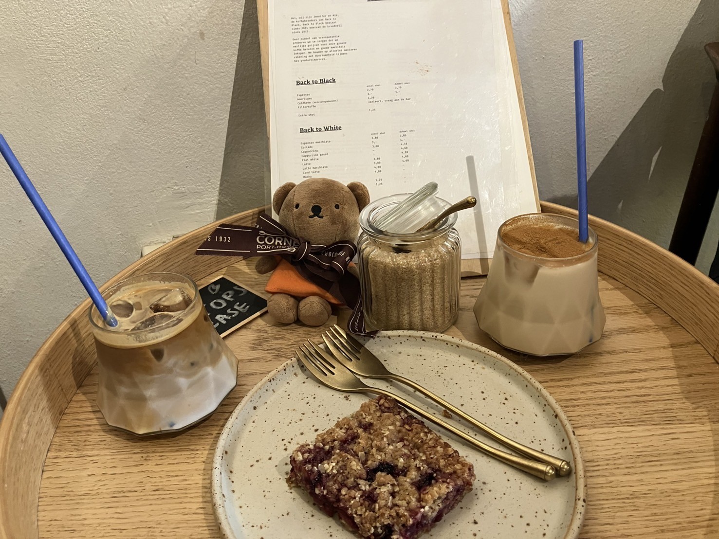 カフェ「Back to Black」でおやつ休憩