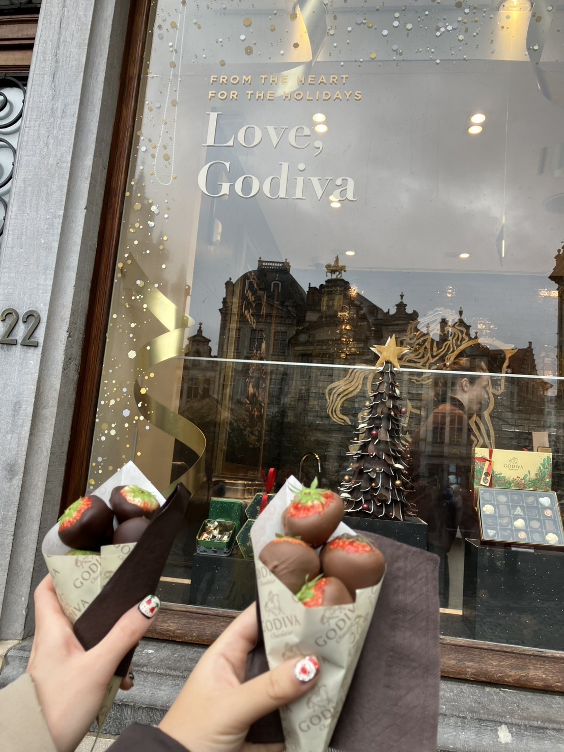 ゴディバ本店のチョコかけ苺