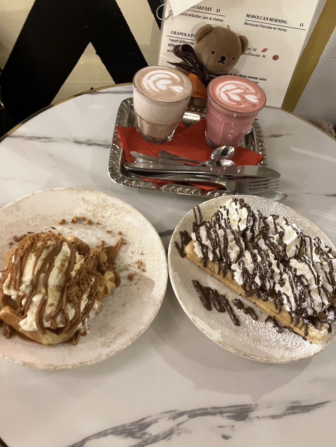 「Aksum Coffee House」で食べたベルギーワッフル