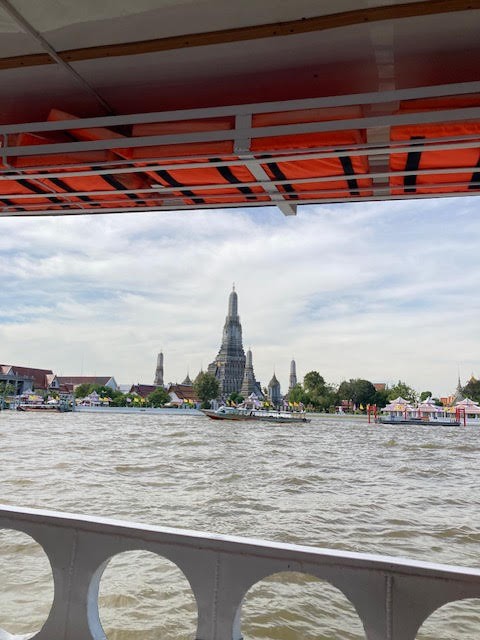 船から見えるワットアルン