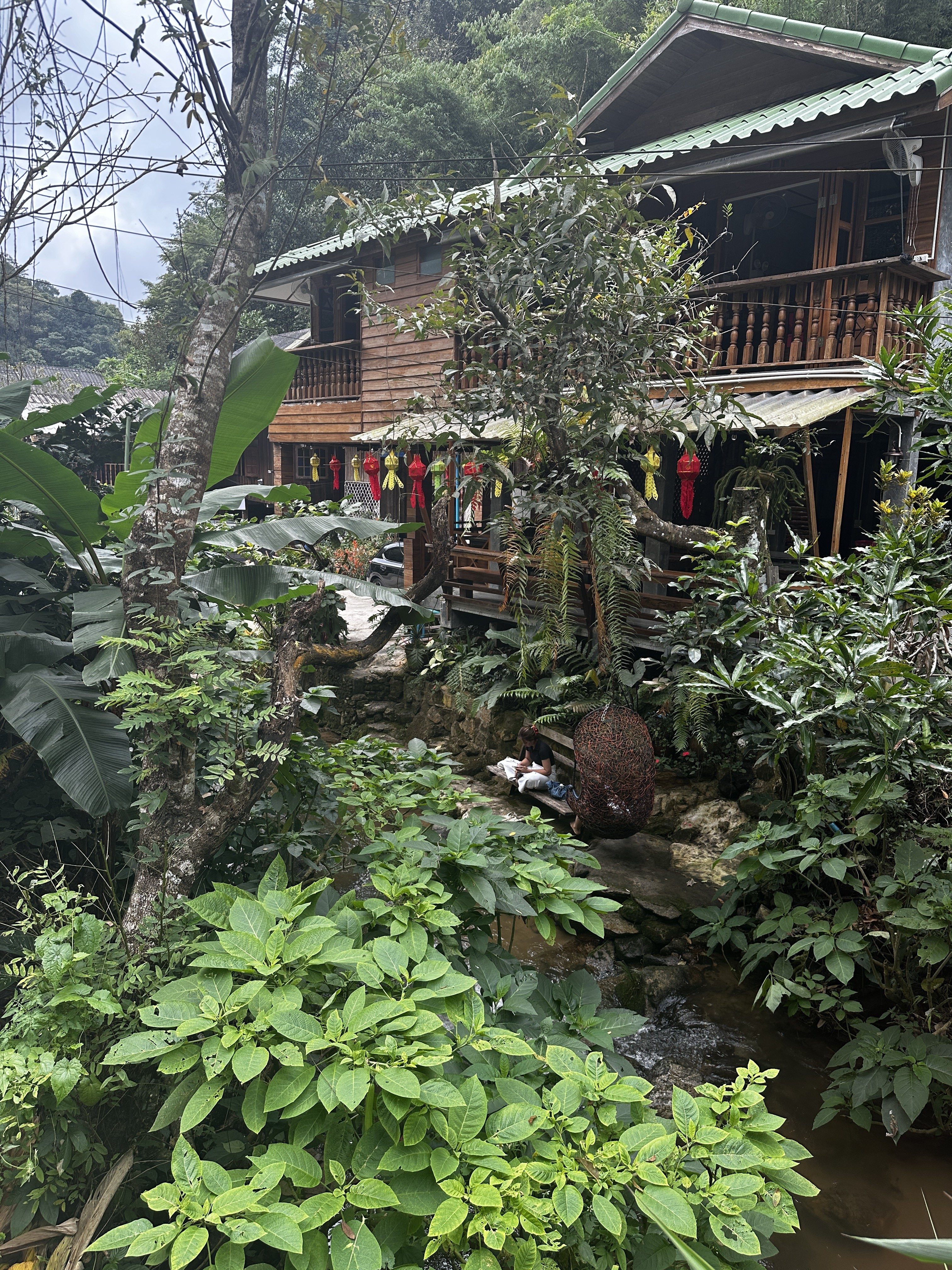 メーカンポン村