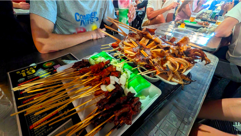 ラオパサにあるサテーストリートへ！