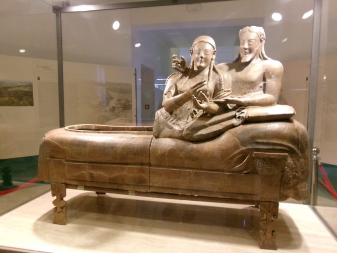 エトルリア（夫婦の陶棺）