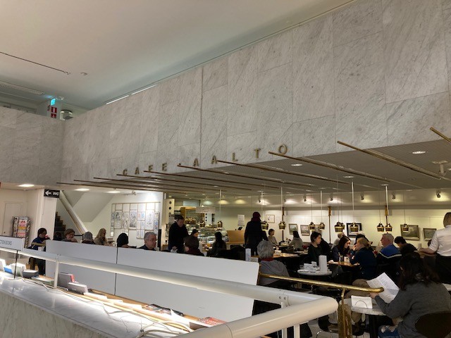 アカデミア書店2階のカフェアアルト