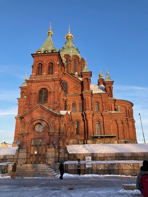 トーベヤンソン公園を抜けてウスペンスキー寺院へ