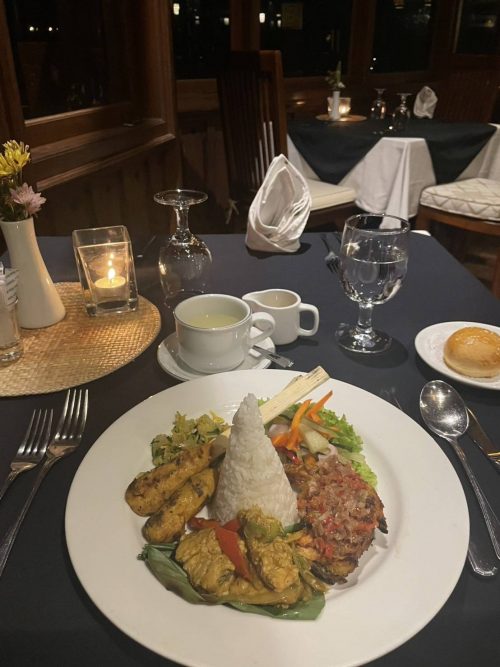 スパイシーながらも身体に嬉しいメニューばかりのディナー