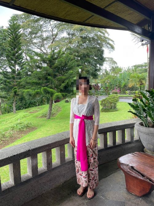 伝統衣装を着てチャナンを供えます