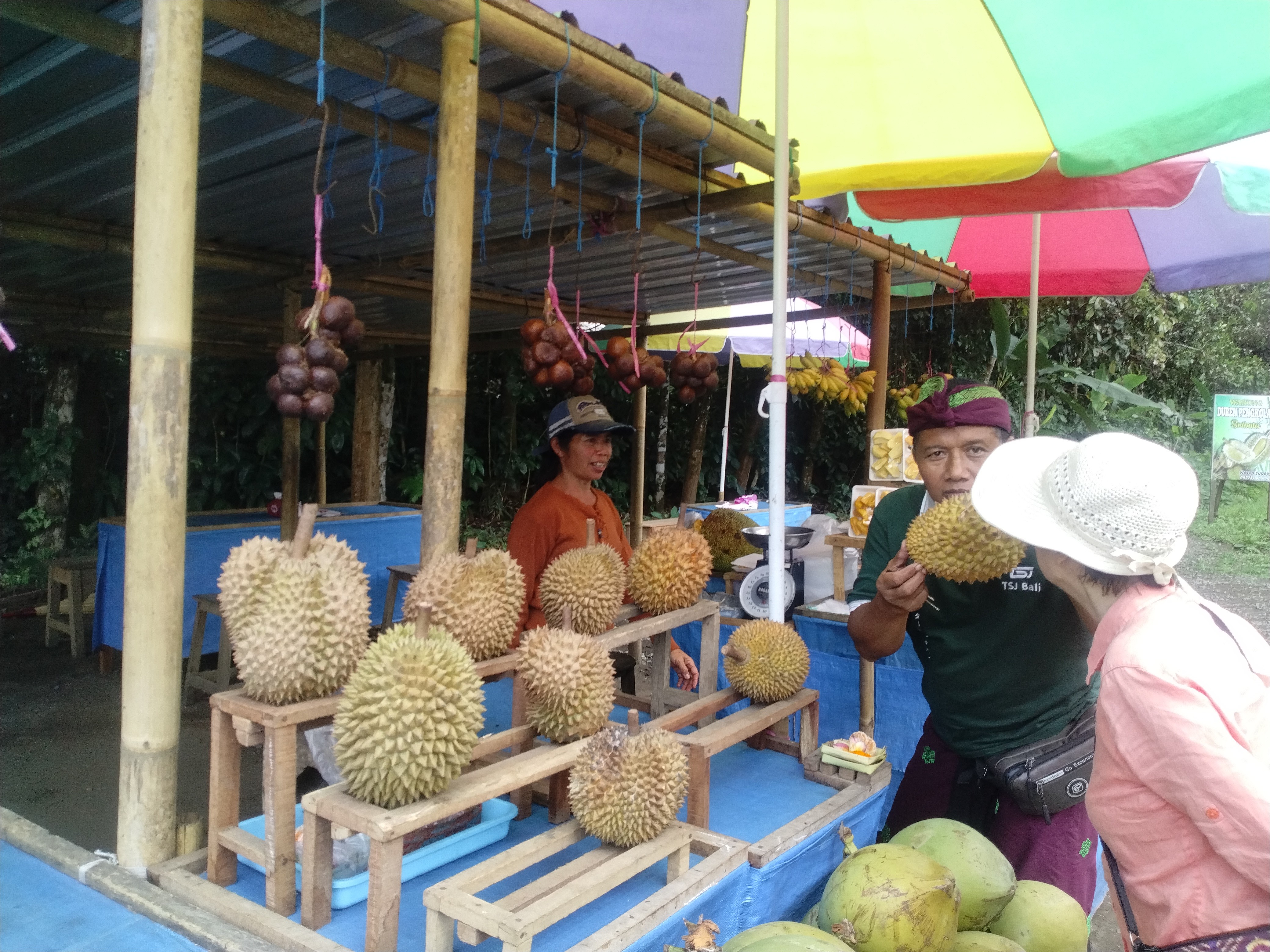 露店の果物屋さん。大好きなドリアンが！