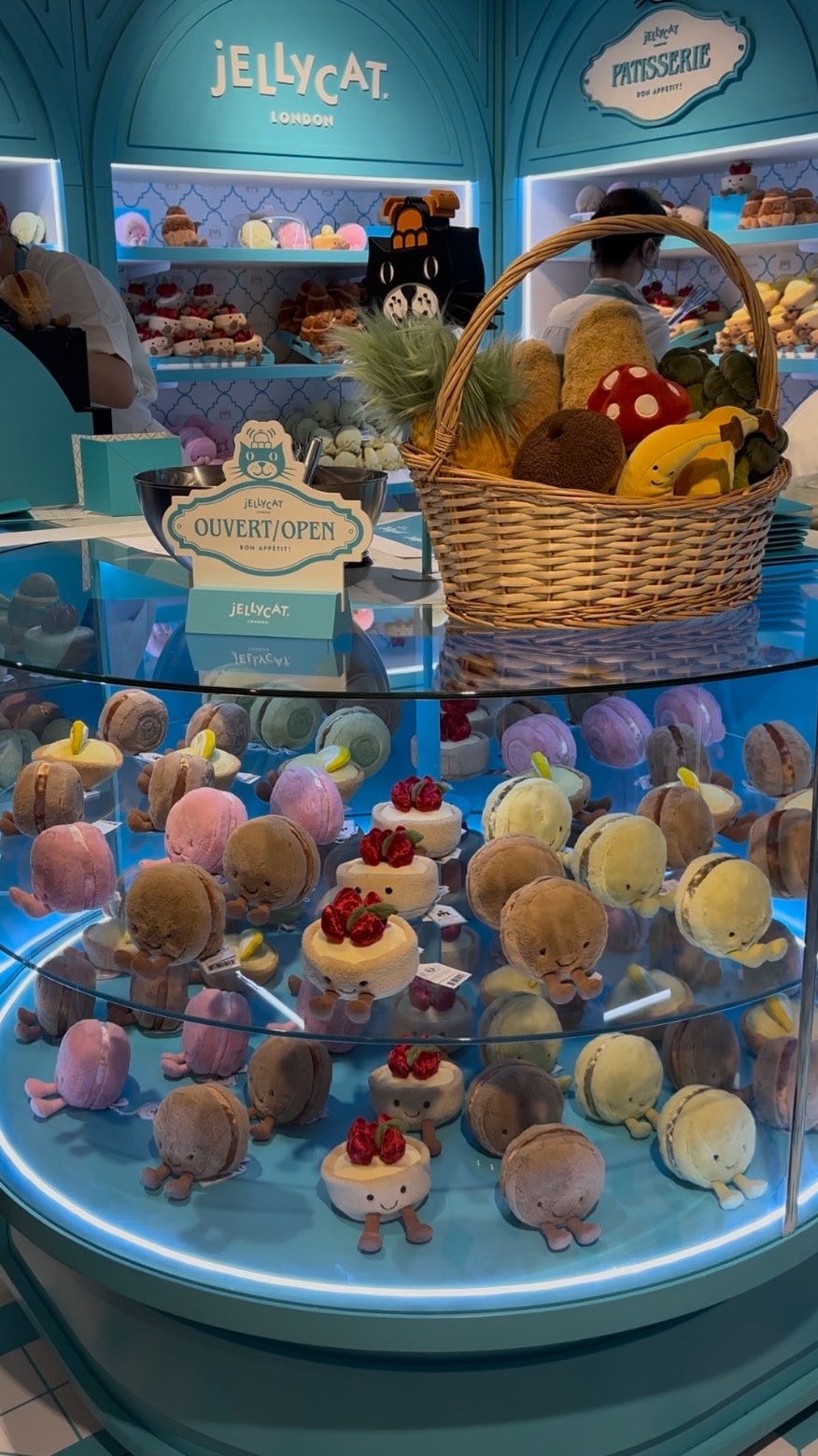 「ジェリーキャット」でパリ限定 イチゴタルトのぬいぐるみを購入♡