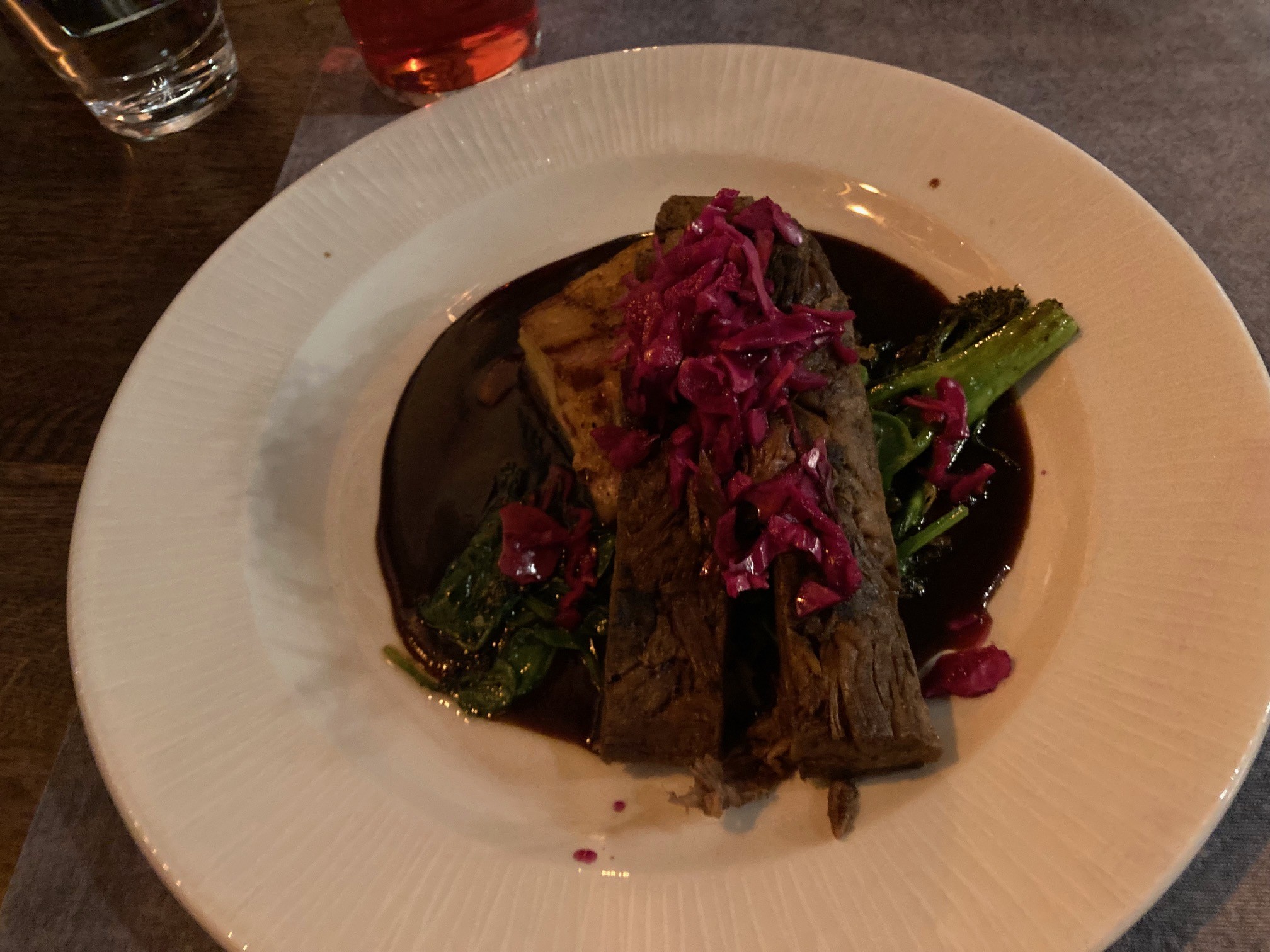 トナカイのソテーはどこのお店も必ずクランベリーのソースが付きます