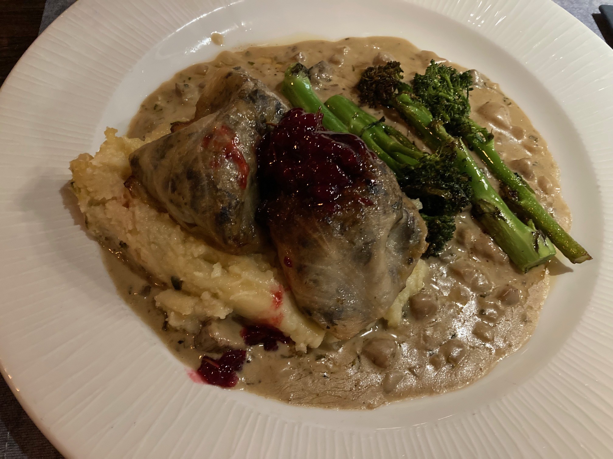 ワイルドマッシュルームのロールキャベツ