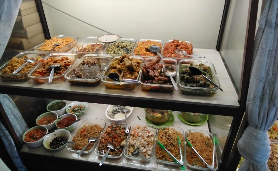 「Dapur Prasmanan Rosa」でランチ