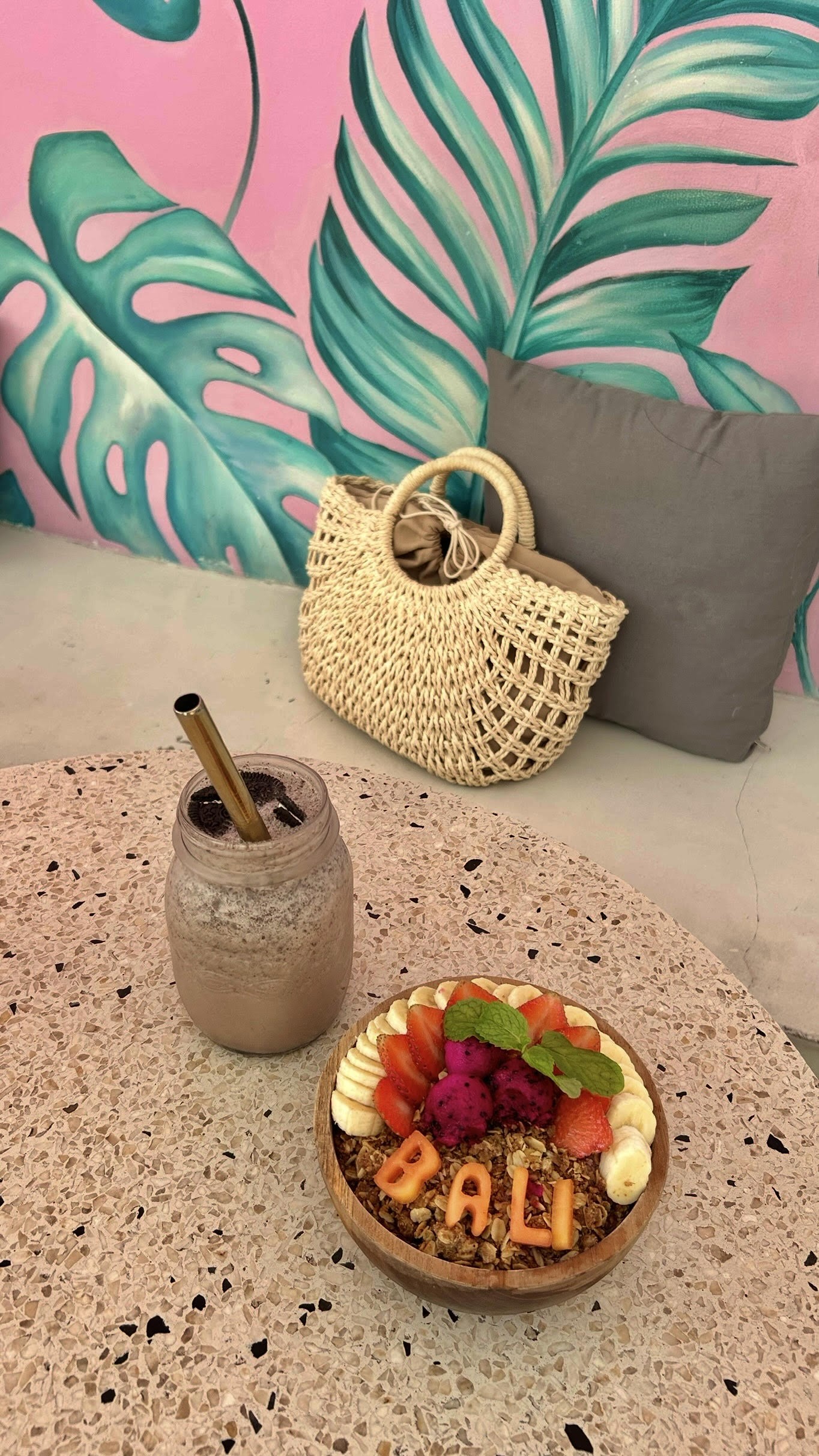 アサイーのお店「KYND」<br>好きな文字を入れれるので記念にBALIの文字をいれました！