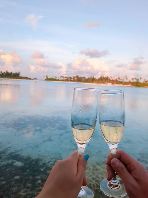 ハネムーン特典でいただいたシャンパンで乾杯