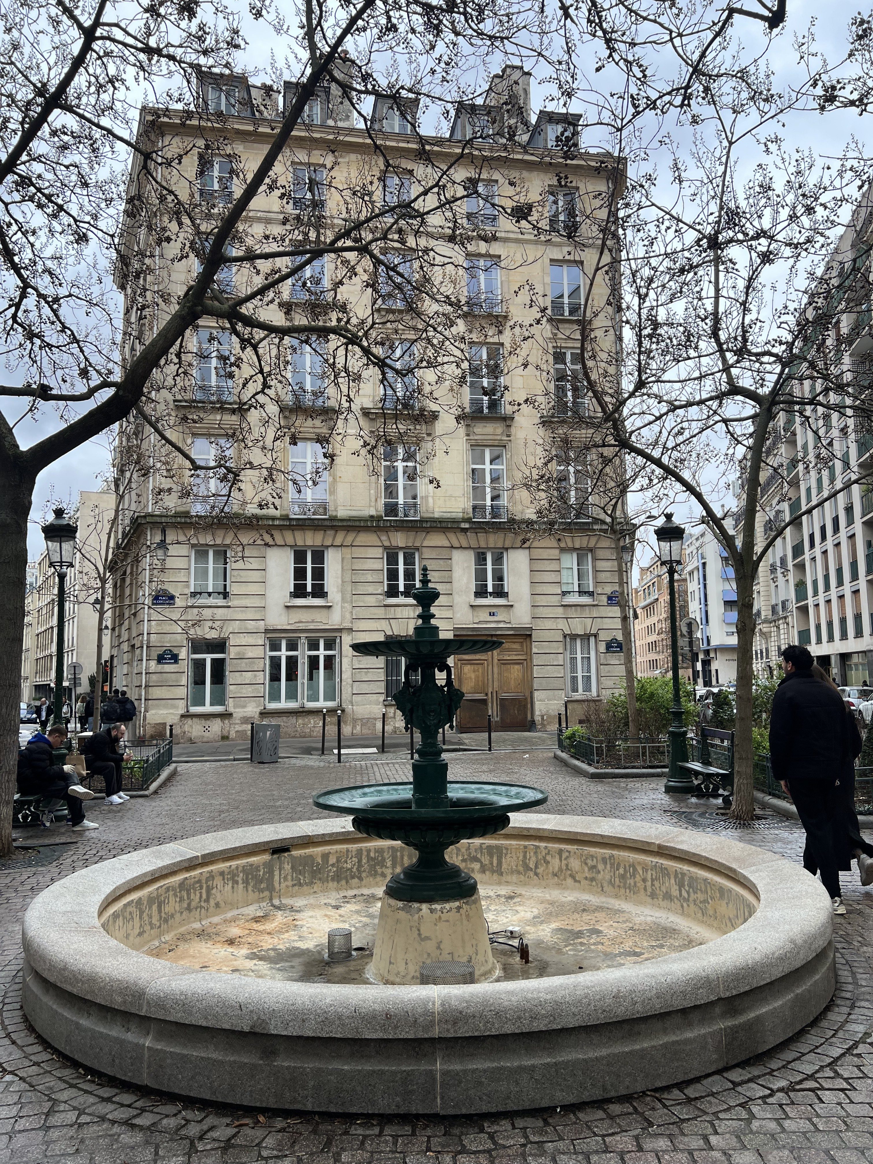 『エミリー、パリに行く』のエミリーの家へロケ地巡り