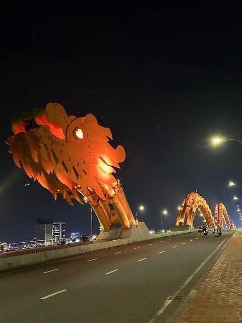 「Dragon Bridge」目がハートで可愛いです
