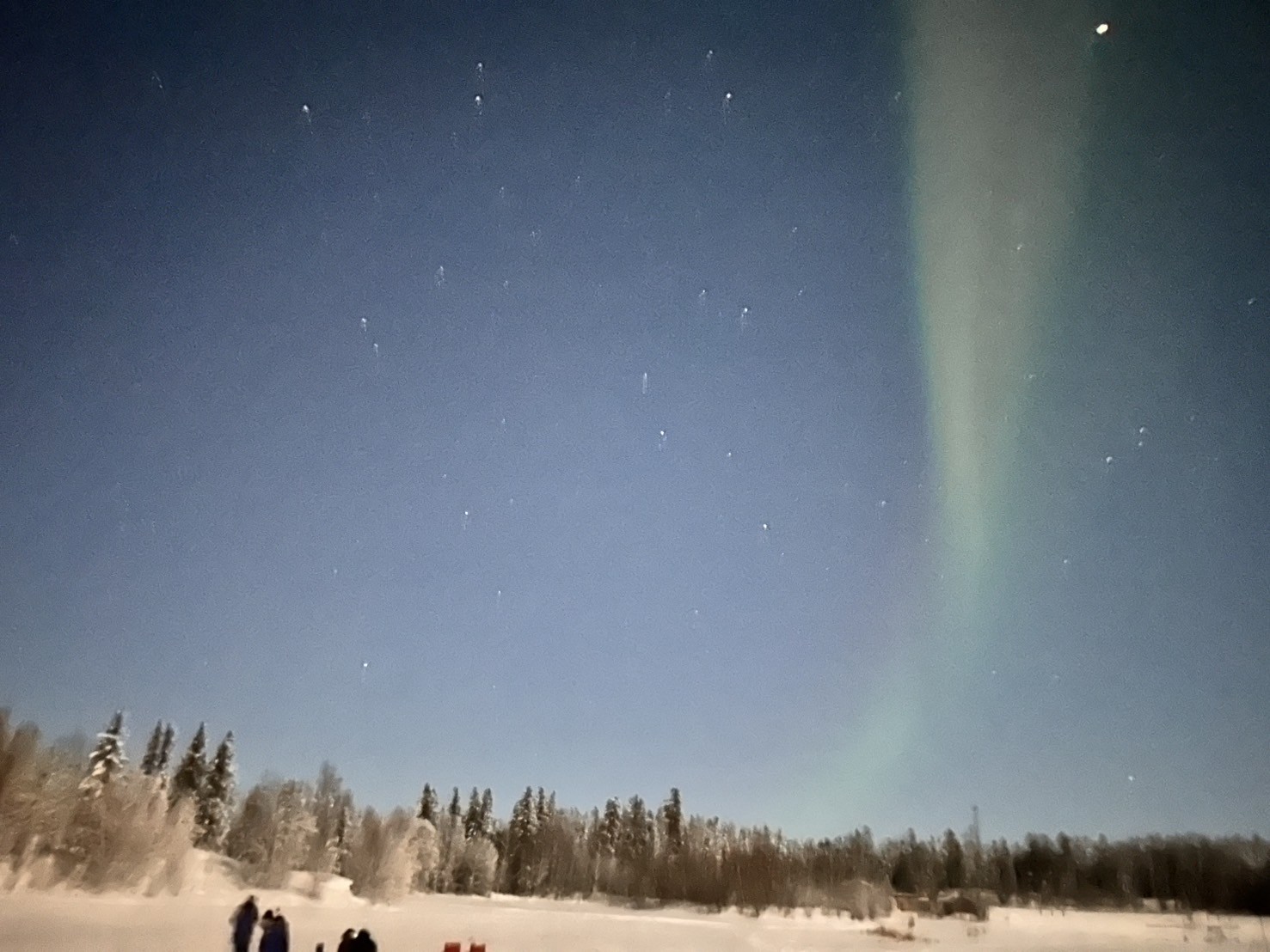 空に舞う神秘的なオーロラ
