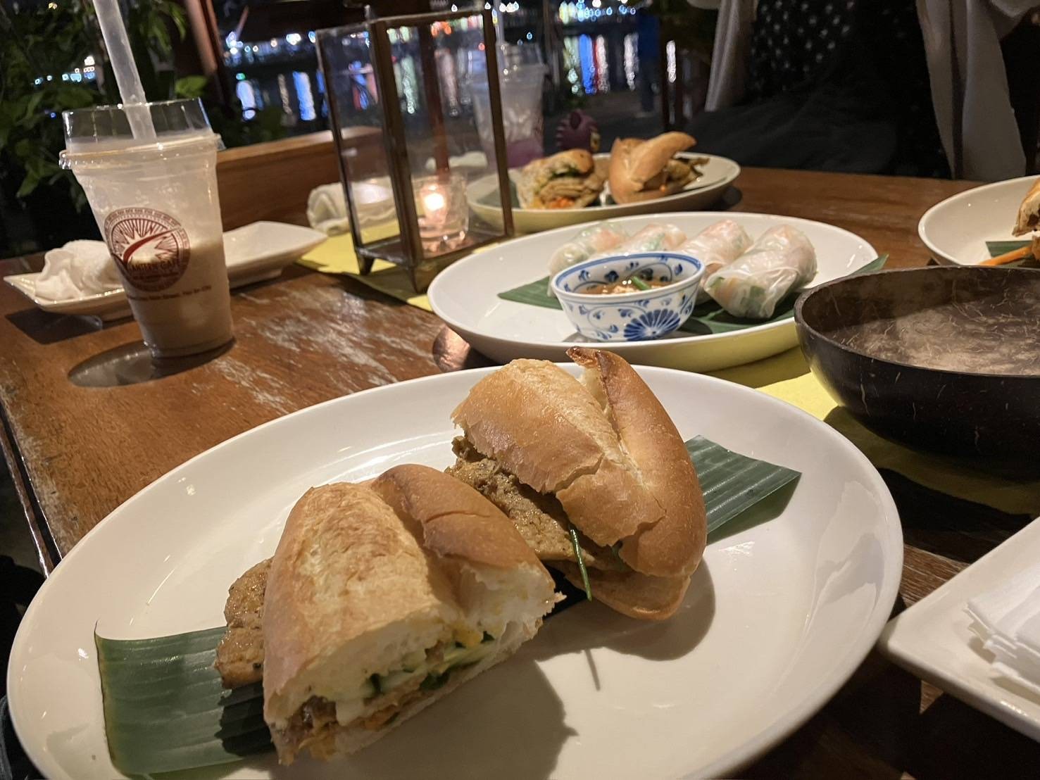 バインミーや生春巻きなどグルメも満喫♪