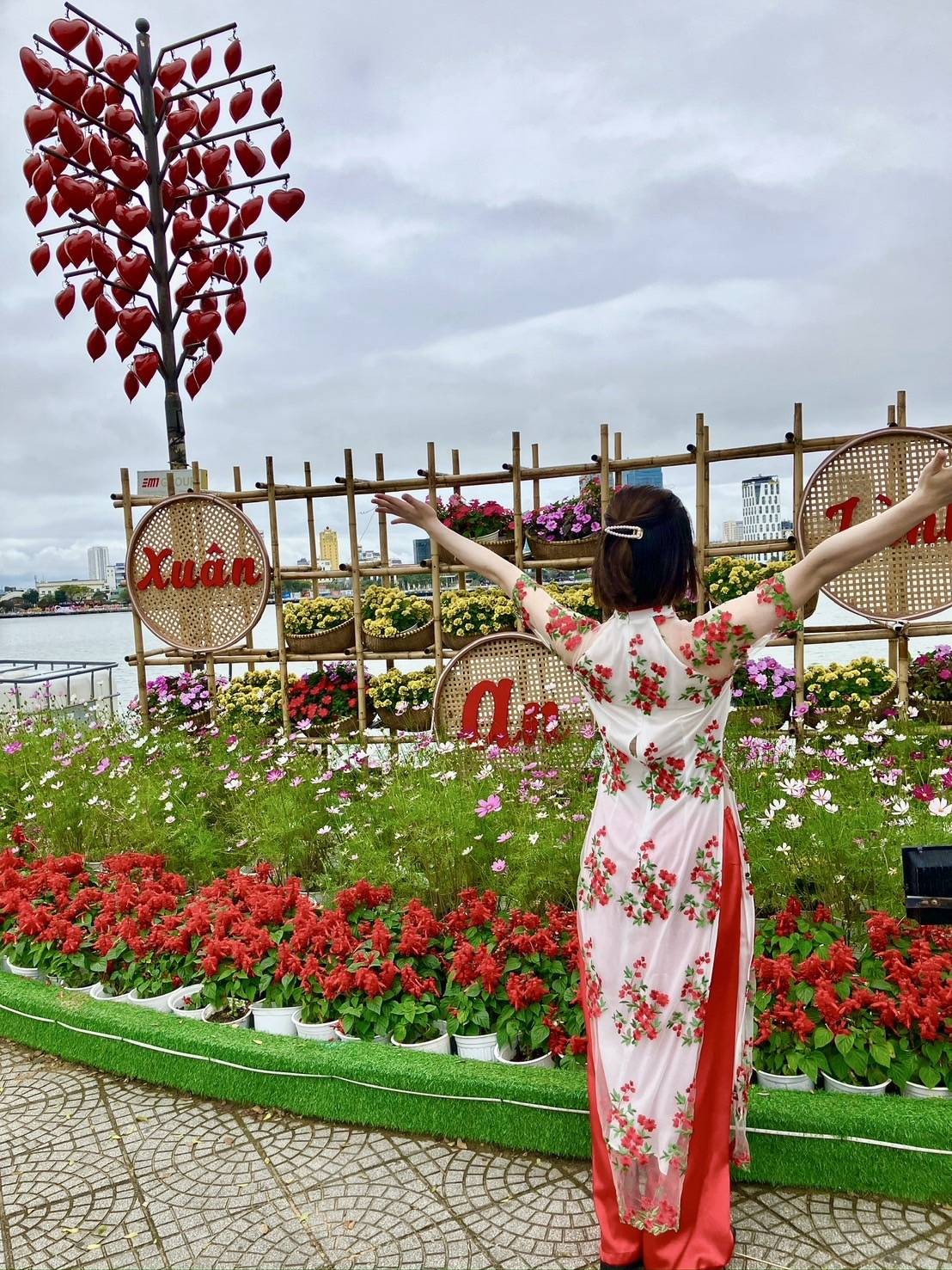 カラフルで可愛いアオザイを着て写真撮影！