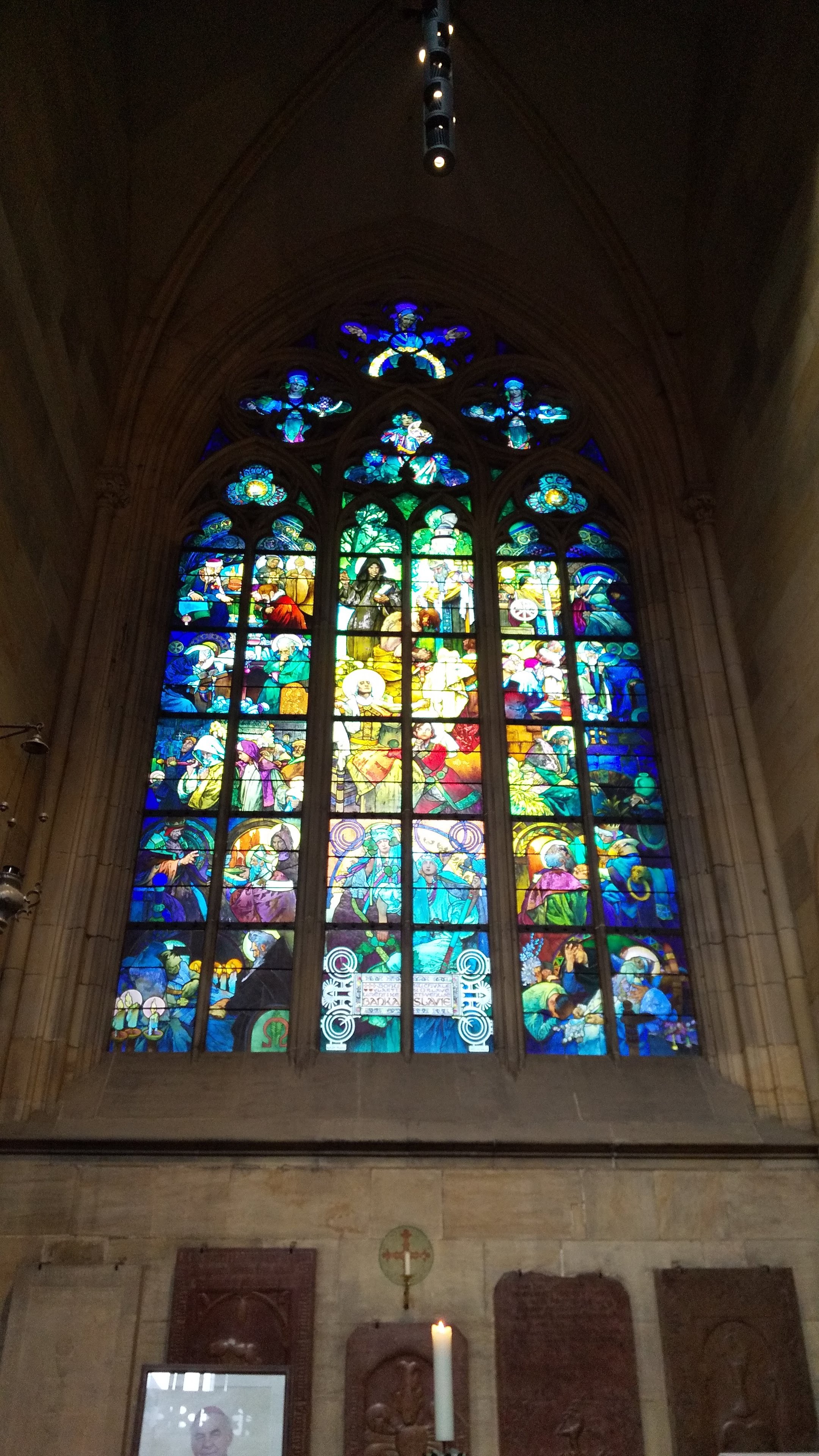 ミュシャのステンドグラス