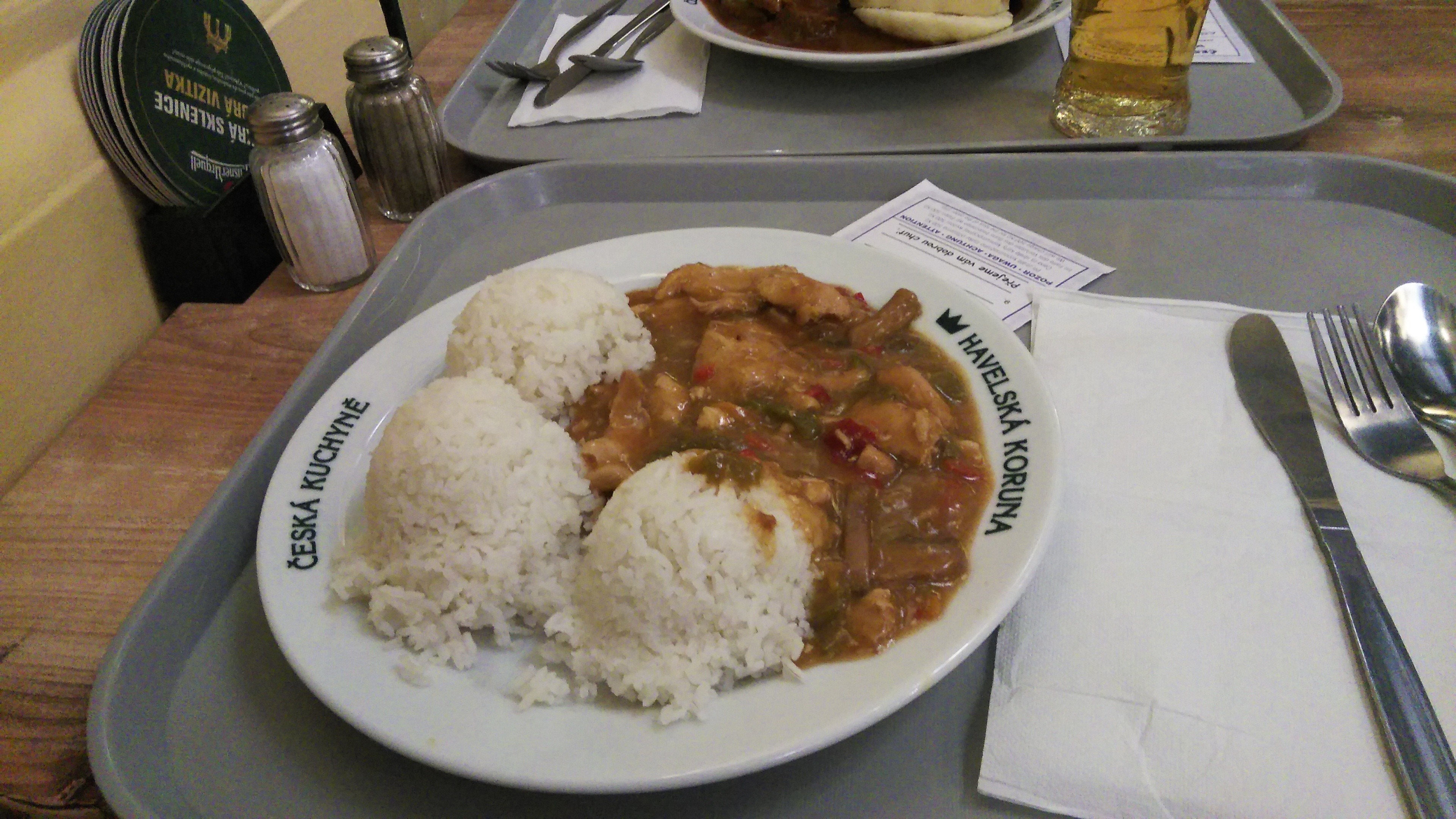 チェコの大衆食堂「Havelska  koruna」にて