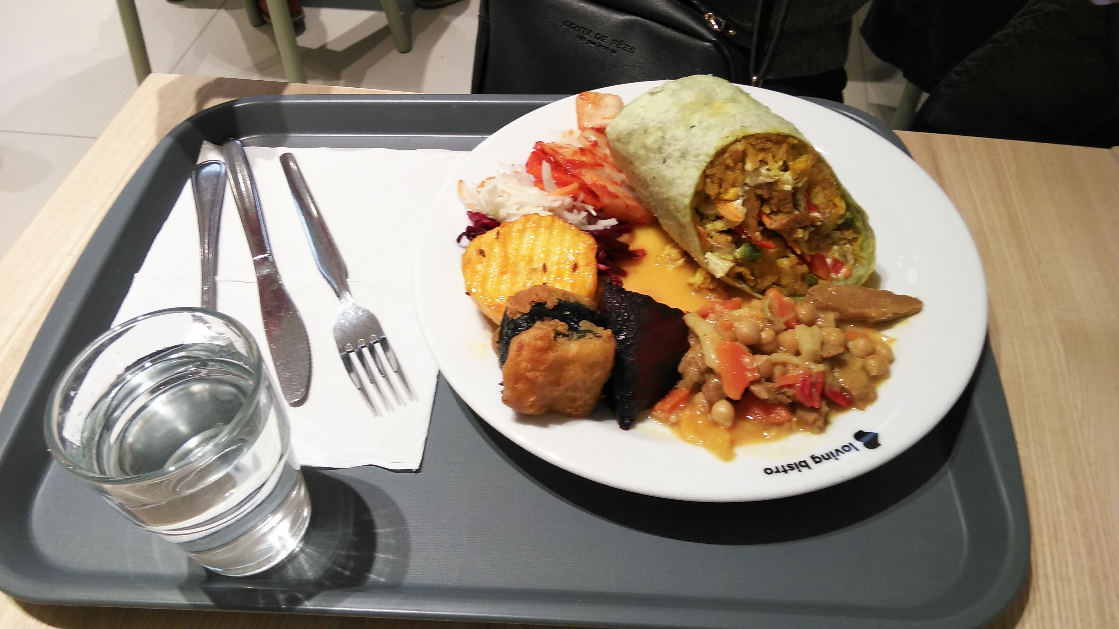 ヴィーガンレストラン「Loving Bistro Cena Labut」