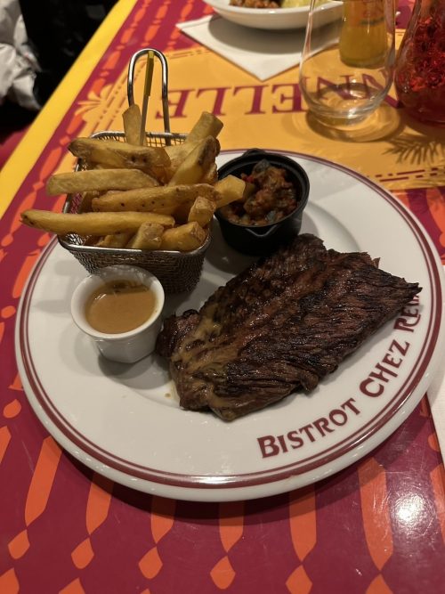 映画『レミーのおいしいレストラン』がテーマの「ビストロ・シェ・レミー」にて