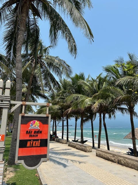 疲れた旅の癒し「ミーケービーチ」 風が涼しくずっといれます