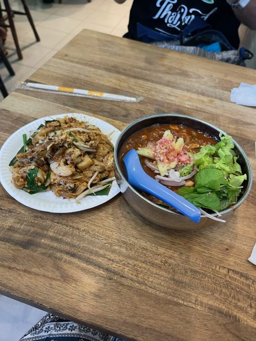 左：チャークイティオ、右：アッサムラクサ