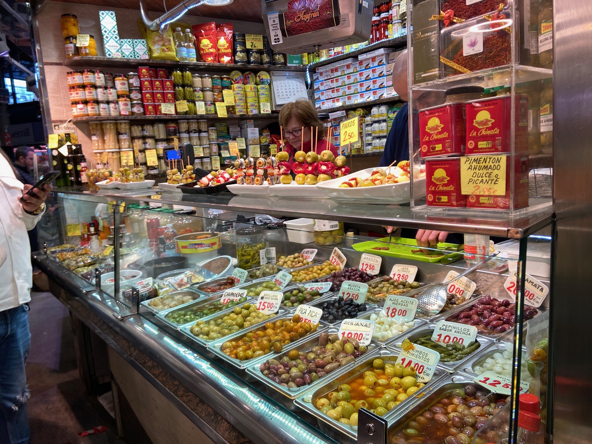 様々なオリーブが並んでいました