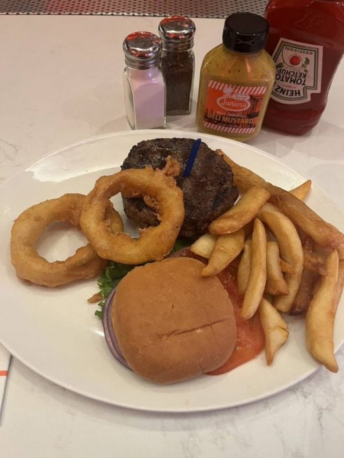 物価の高さに驚いた到着後最初の食事