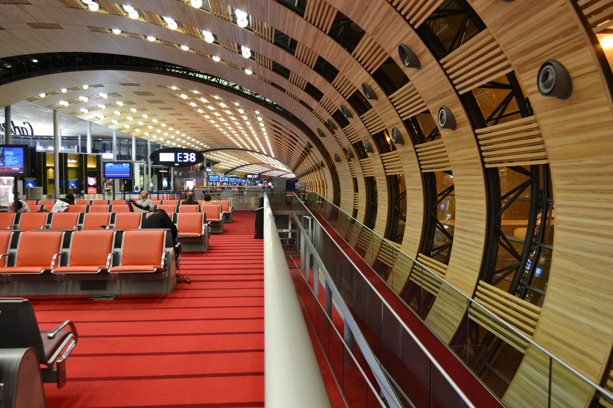 シャルルドゴール空港の出発ロビー