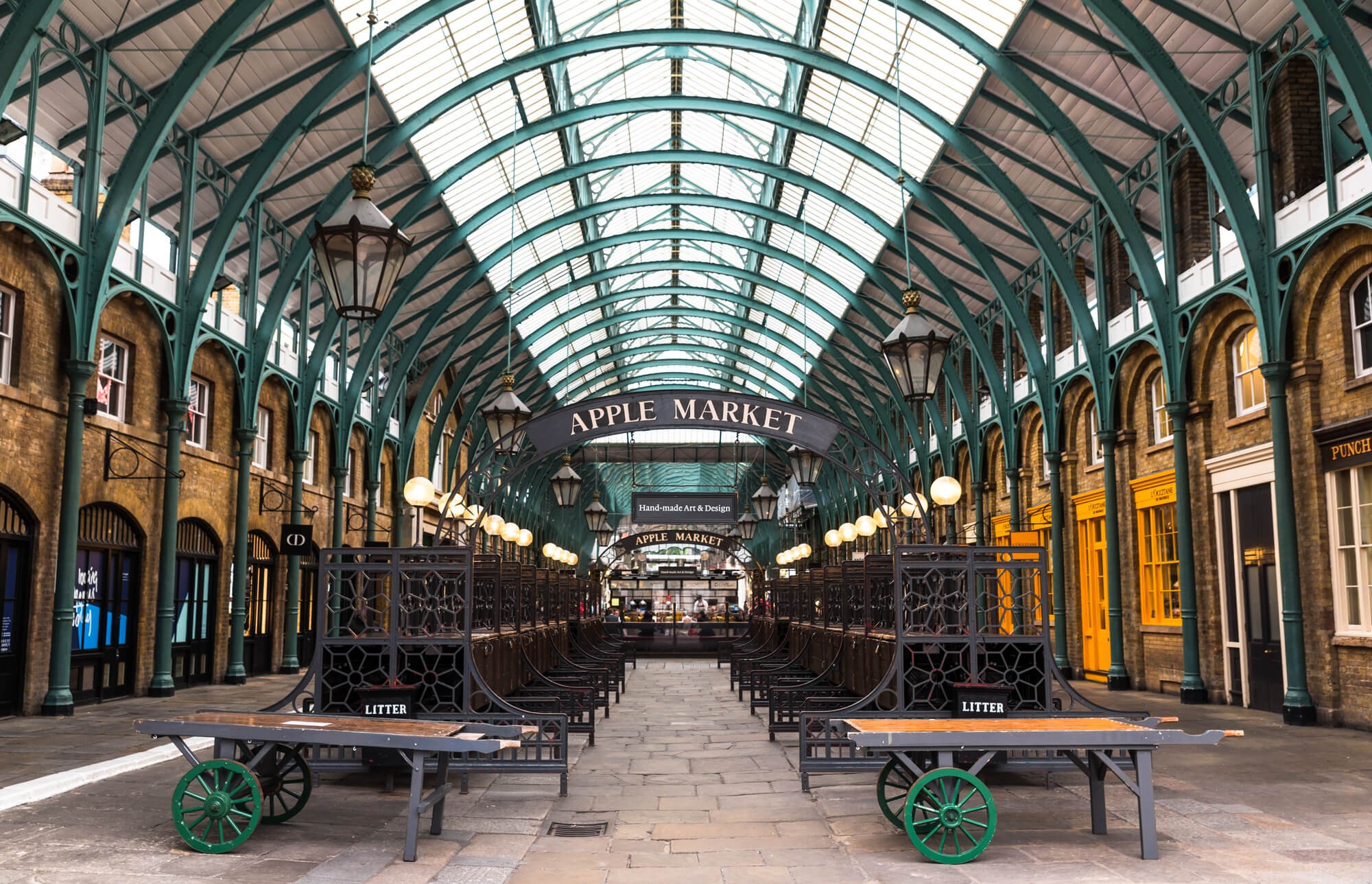 ショッピング名所のApple Market